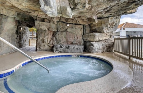 Canyon Corridor Resort | Experience Palm Springs Magic | Your Dream Retreat! 1BR Suite w/ Balcony