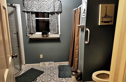 Dover House | Experience Peace, Relaxation and Comfort in Kentucky with a touch of KENYA!
