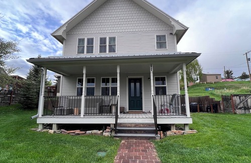 Philipsburg House | Experience Philipsburg in a beautiful 4-bedroom home right in the heart of town!