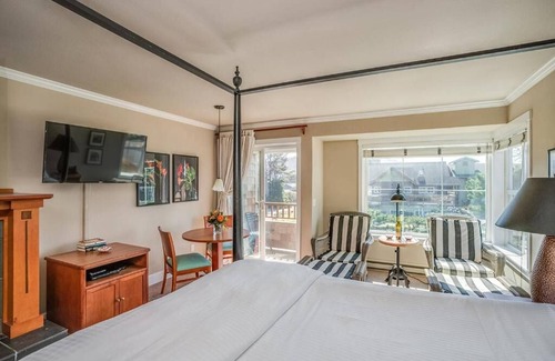 Downtown Cannon Beach Hotel | Experience Seaside Serenity with a Free Parking and Beach Access!