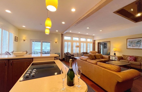 Sun Valley House | Experience Sun Valley │ Après-Ski Hot Tub on Golf Course │ Over 160+ 5☆ Reviews!