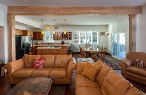 Sun Valley House | Experience Sun Valley │ Après-Ski Hot Tub on Golf Course │ Over 160+ 5☆ Reviews!