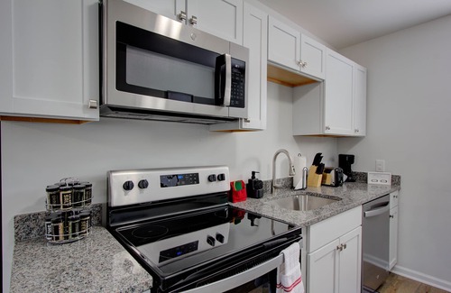 North Charleston Apartment | Experience the Difference Best CozyClean Retreat in Town! Sleep 4. Dryer/Washer.