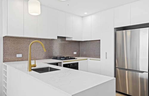Southport Apartment | Experience the epitome of luxury at this stunning two-bedroom apartment!