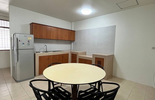 Talat Nuea House | Experience the Essence of Friendship: in the Heart of the Old Town