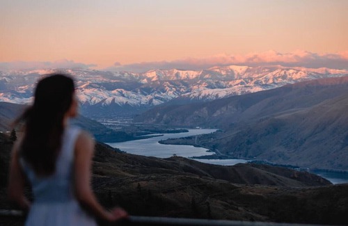 Orondo Villa | Experience the feeling of being on top of the world in this breathtaking retreat