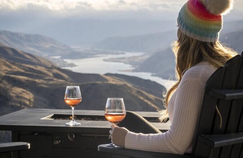 Orondo Villa | Experience the feeling of being on top of the world in this breathtaking retreat