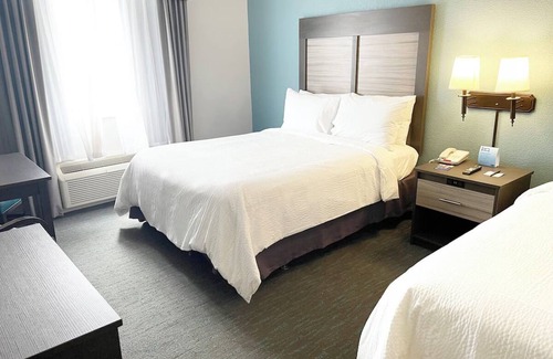 West Kissimmee House | Experience The Magic of Orlando- 2 Rooms W/Free Shuttle, 5 Pools, and Breakfast