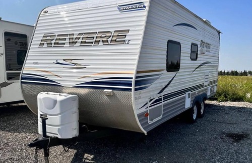 Hinton House | Experience “The RV Life” on our Fully Equipped Camper Trailer