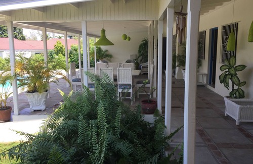 Runaway Bay Villa | Experience The Ultimate Relaxation at Our Luxurious Full-Service Villa!n