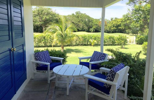 Runaway Bay Villa | Experience The Ultimate Relaxation at Our Luxurious Full-Service Villa!n