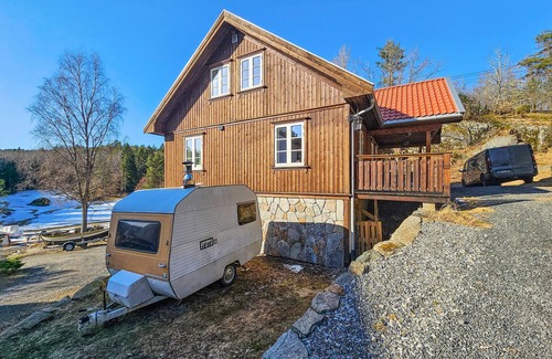 Bamble House | Experience this stylish vacation home in the enchanting Telemark countryside.