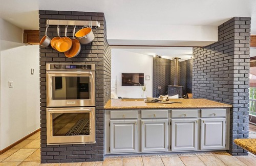 Frisco House | Experience Twins Getaway at Meadow Creek with pool table and hot tub!