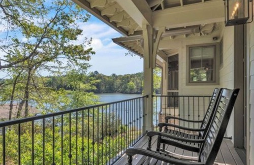 Dadeville House | Experience Ultimate Relaxation: Stunning Lakeside Retreat