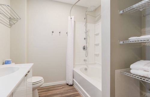 Crossroads Arts District Condo | Experience Unparalleled Comfort: An Oasis within Reach of Bustling Nightlife 218