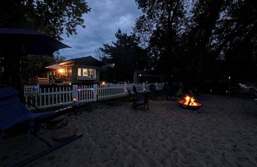 Menominee House | Experience Upper Michigan with a breathtaking view of the Bay .