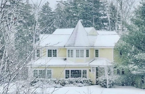 West Dover House | Experience Vermont’s Fall Magic at the Lemondrop Lodge