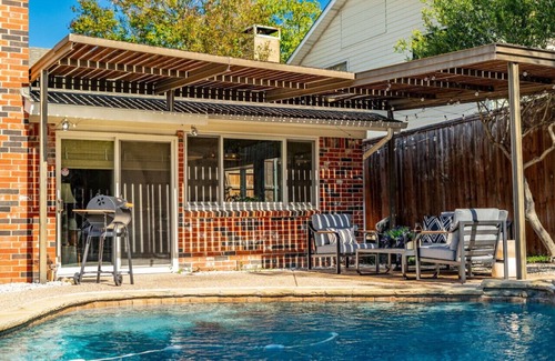 Southwest Carrollton Apartment | Expertly Crafted Home w/Pool, Gameroom, Mini Bar