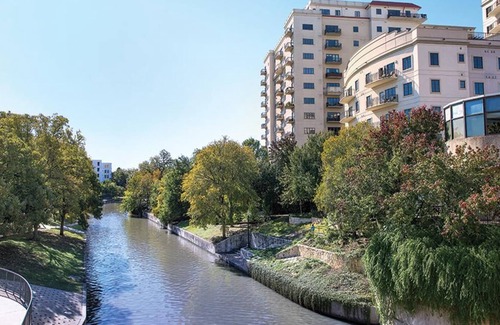 Downtown San Antonio Resort | Explore art, history,& diverse culture! Wyndham La Cascada