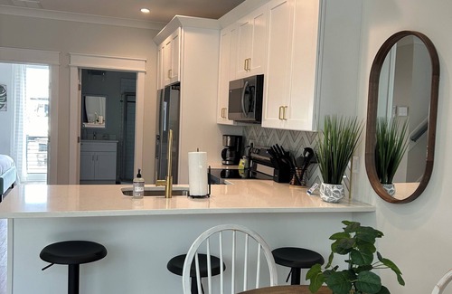 River District Boat Rental | Explore at The Cove- Houseboat in Downton Wilmington