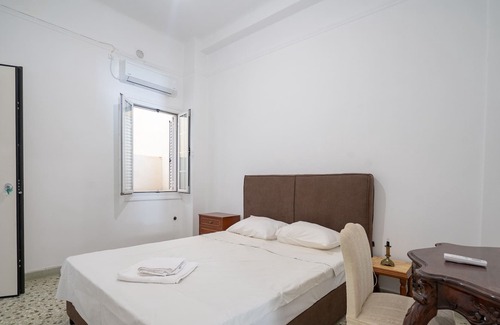Vyronas Apartment | Explore Athens from a Local Rooftop Apartment