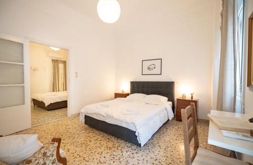 Vyronas Apartment | Explore Athens from a Local Rooftop Apartment