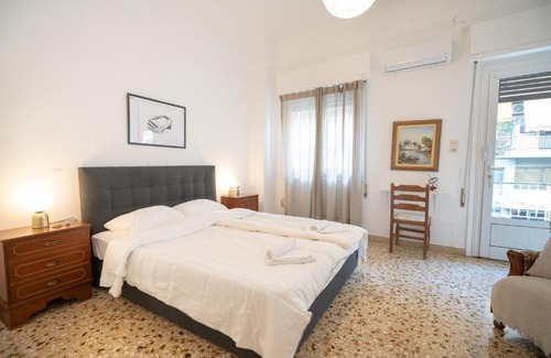 Vyronas Apartment | Explore Athens from a Local Rooftop Apartment