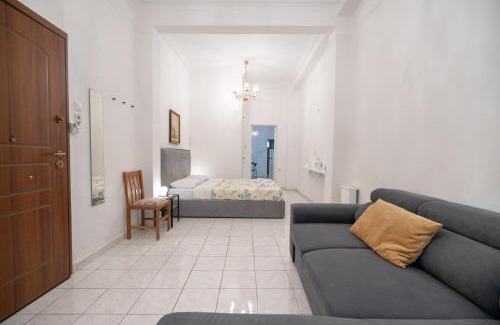 Vyronas Apartment | Explore Athens from a Vibrant Neighbourhood Apt