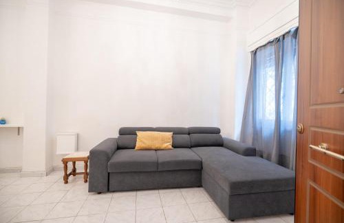 Vyronas Apartment | Explore Athens from a Vibrant Neighbourhood Apt