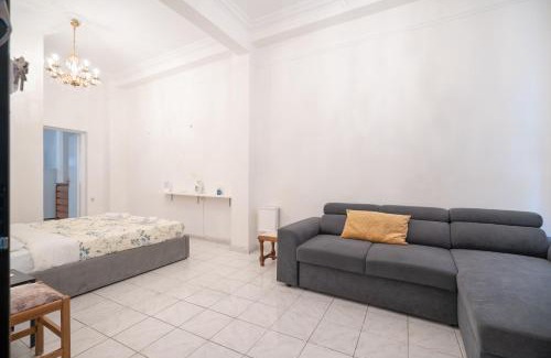 Vyronas Apartment | Explore Athens from a Vibrant Neighbourhood Apt
