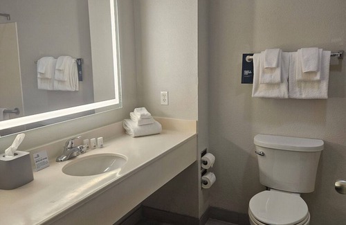 West Kissimmee Hotel | Explore Disney Parks from a Spacious Room w/Complimentary Breakfast | 3 Rooms