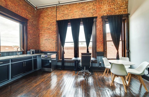 Marshall Apartment | Explore Downtown Marshall: Historic Studio Getaway