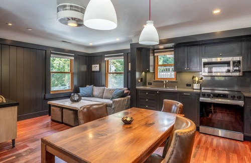 Homewood Cottage | Explore Fall at North Lake Tahoe! Charming and Cozy Cottage with WiFi! Near Ski Resort!