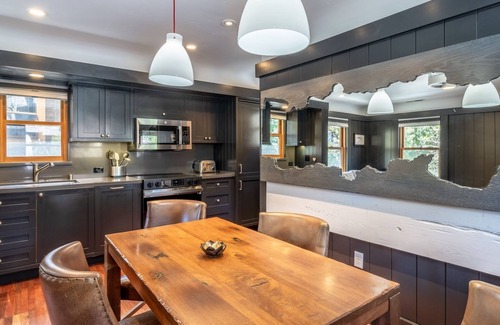 Homewood Cottage | Explore Fall at North Lake Tahoe! Charming and Cozy Cottage with WiFi! Near Ski Resort!