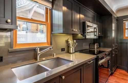 Homewood Cottage | Explore Fall at North Lake Tahoe! Charming and Cozy Cottage with WiFi! Near Ski Resort!