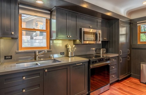 Homewood Cottage | Explore Fall at North Lake Tahoe! Charming and Cozy Cottage with WiFi! Near Ski Resort!