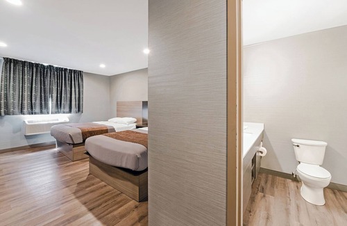Foxboro Hotel | Explore Foxboro! Close to Hall At Patriot Place, Enjoy FREE Breakfast!