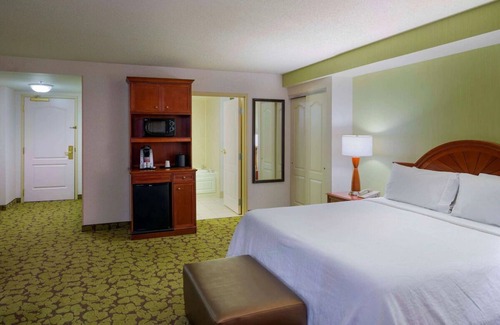 Silver Lane Hotel | Explore Hartford: Cozy Stay with Free Parking & Easy Access to Attractions