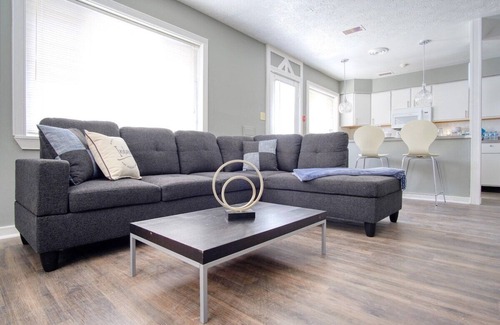 Mapleton/Fall Creek House | Explore Indy in Perfect Location - Cozy 1BR