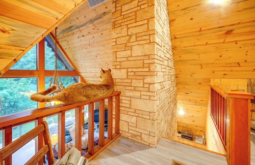 Mount St. Helens Cabin | Explore Mt St Helens: A-Frame Chalet w/Deck!