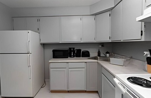 West Ridge Apartment | Explore Northside from Modern Studio Apartment near Dining and Shops + Laundry