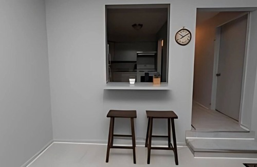 West Ridge Apartment | Explore Northside from Modern Studio Apartment near Dining and Shops + Laundry