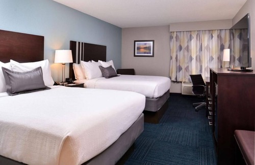 Blaine Hotel | Explore Ohio Valley | Visit Wheeling Island Casino | Close to Shops