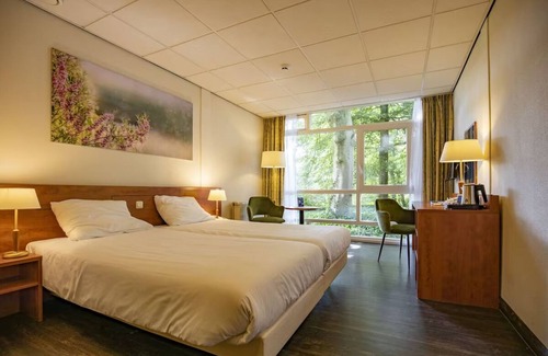 Zon en Schild Hotel | Explore Scenic Trails & Relax at This Garden Retreat with Free Parking Included