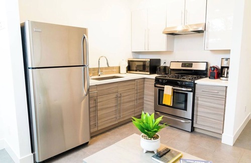 North Beacon Hill Apartment | Explore Seattle:Parking & Walk to Light Rail - NEW on VRBO + ABNB Superhost