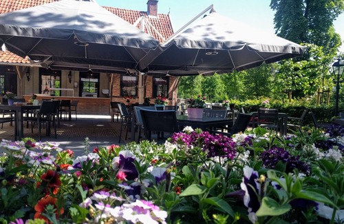 Bruggenmors Hotel | Explore The Best Of Enschede — Museums, Trails, And Free Parking Nearby