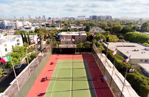 Tri-West Hotel | Explore the Best of West Hollywood! 2 Big Units with Private Kitchenettes! Pool!
