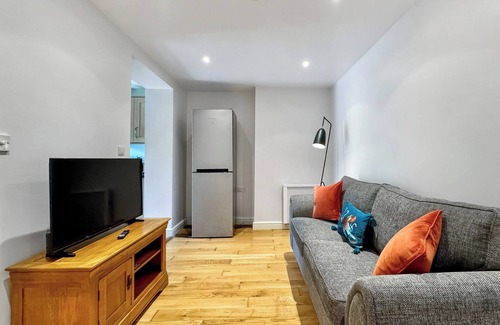 Bristol Cottage | Explore the City of Bristol while staying at TreeTops Apartment.