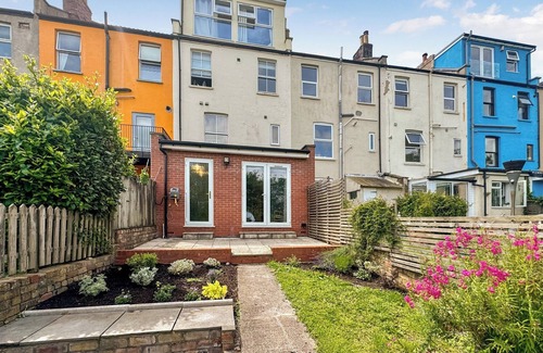Bristol Cottage | Explore the City of Bristol while staying at TreeTops Apartment.