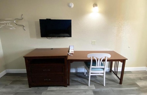 Newport News Hotel | Express Inn Newport News